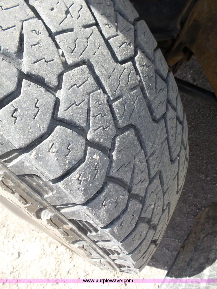 image for item J8898 2005 Chevrolet Silverado 2500HD Crew Cab pickup truck