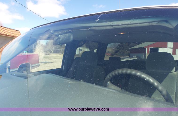 image for item J8898 2005 Chevrolet Silverado 2500HD Crew Cab pickup truck