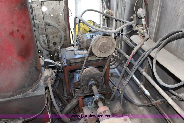 image for item K1198 1984 Grumman enclosed trailer with power wash system