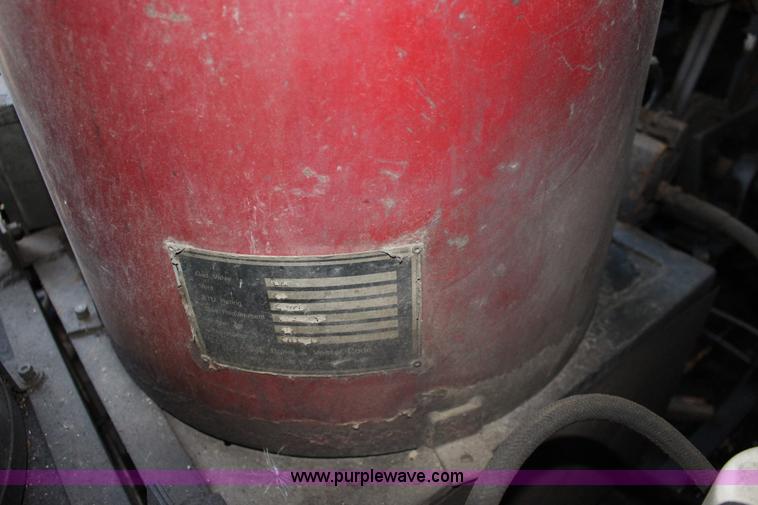 image for item K1198 1984 Grumman enclosed trailer with power wash system