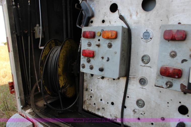 image for item K1198 1984 Grumman enclosed trailer with power wash system