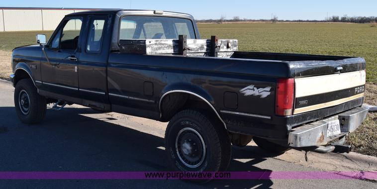 image for item K4430 1993 Ford F250 Super Duty XL pickup truck