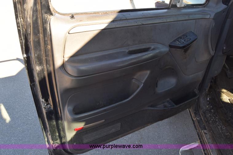 image for item K4430 1993 Ford F250 Super Duty XL pickup truck