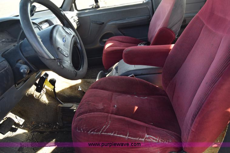 image for item K4430 1993 Ford F250 Super Duty XL pickup truck