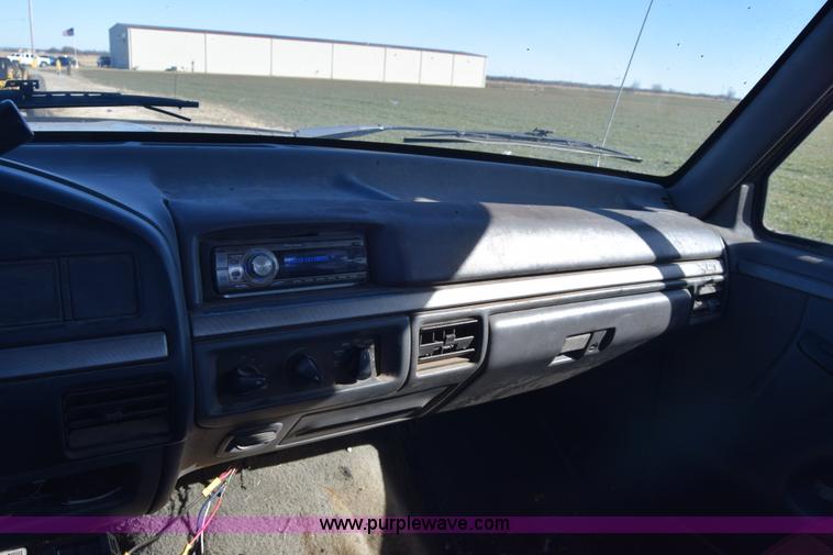 image for item K4430 1993 Ford F250 Super Duty XL pickup truck