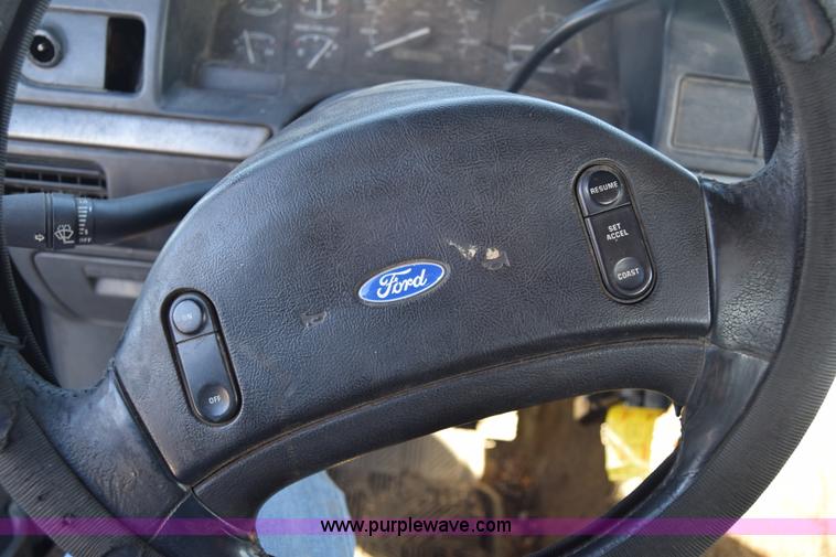 image for item K4430 1993 Ford F250 Super Duty XL pickup truck