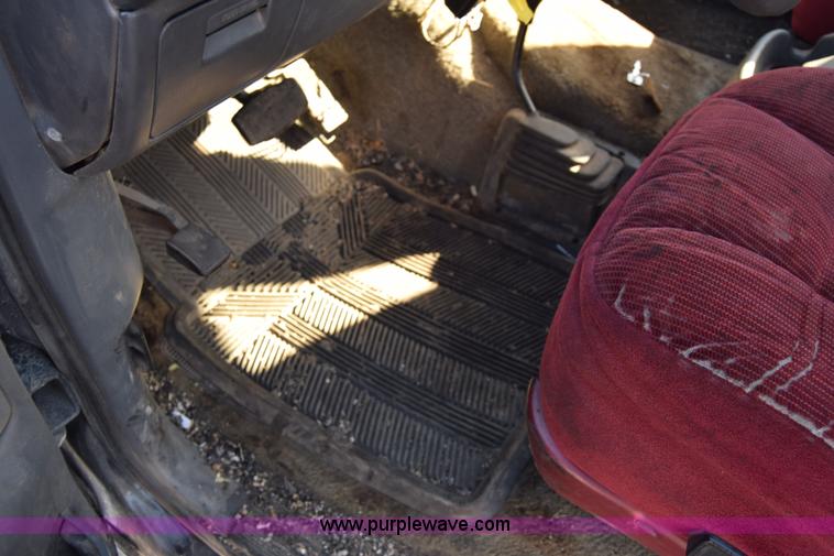 image for item K4430 1993 Ford F250 Super Duty XL pickup truck