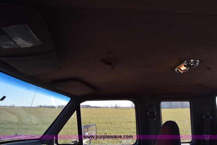 image for item K4430 1993 Ford F250 Super Duty XL pickup truck