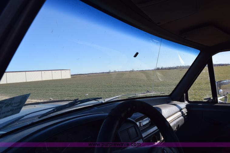 image for item K4430 1993 Ford F250 Super Duty XL pickup truck