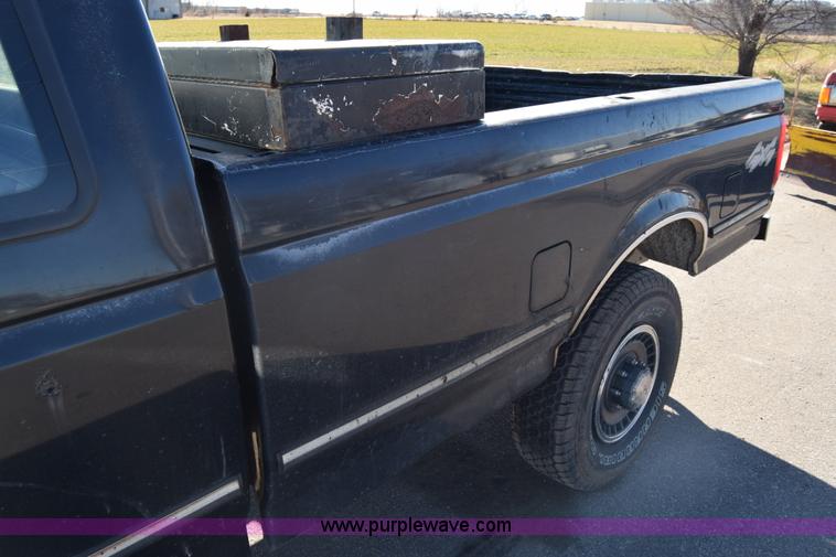 image for item K4430 1993 Ford F250 Super Duty XL pickup truck