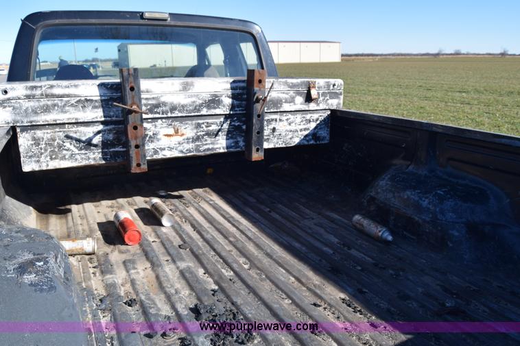 image for item K4430 1993 Ford F250 Super Duty XL pickup truck