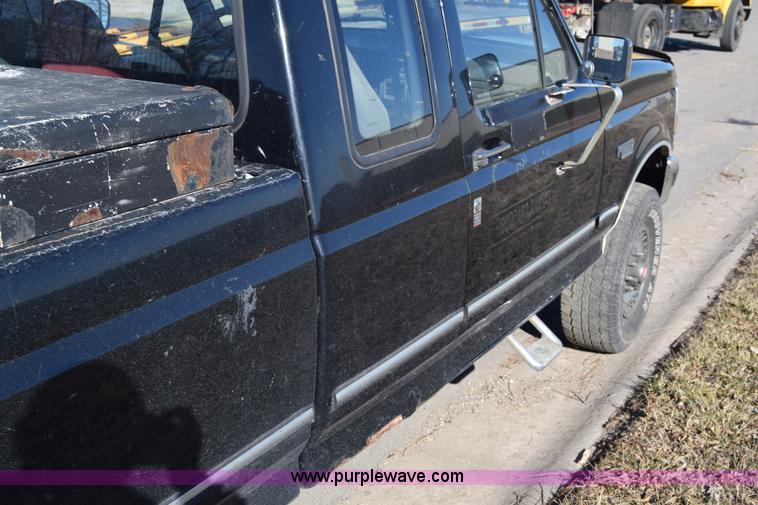 image for item K4430 1993 Ford F250 Super Duty XL pickup truck