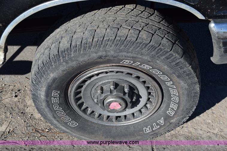 image for item K4430 1993 Ford F250 Super Duty XL pickup truck