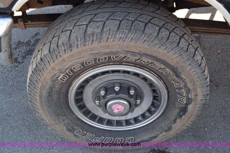 image for item K4430 1993 Ford F250 Super Duty XL pickup truck