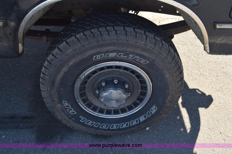 image for item K4430 1993 Ford F250 Super Duty XL pickup truck