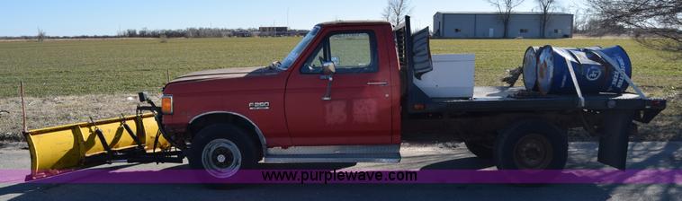 image for item K4435 1988 Ford F250 flatbed pickup truck