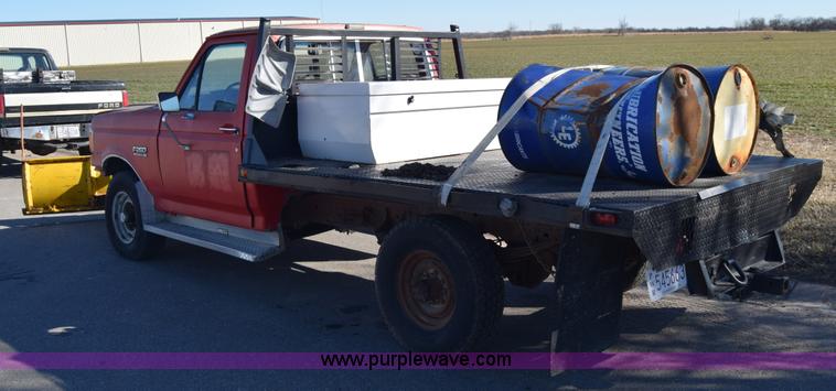 image for item K4435 1988 Ford F250 flatbed pickup truck