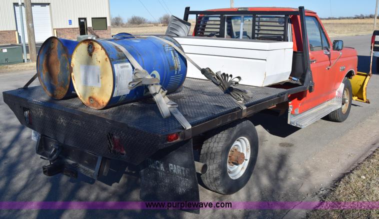 image for item K4435 1988 Ford F250 flatbed pickup truck