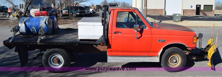 image for item K4435 1988 Ford F250 flatbed pickup truck