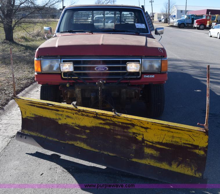 image for item K4435 1988 Ford F250 flatbed pickup truck