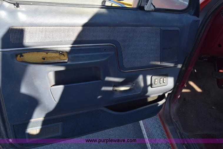 image for item K4435 1988 Ford F250 flatbed pickup truck