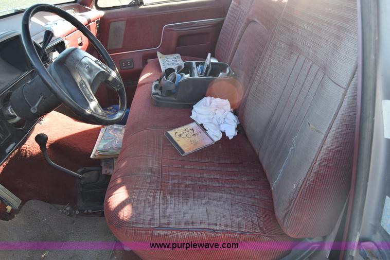 image for item K4435 1988 Ford F250 flatbed pickup truck