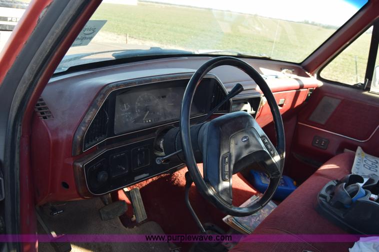 image for item K4435 1988 Ford F250 flatbed pickup truck