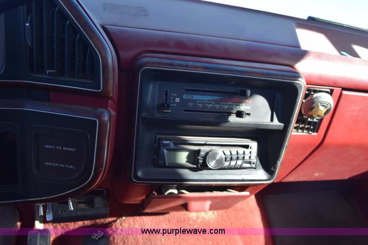 image for item K4435 1988 Ford F250 flatbed pickup truck