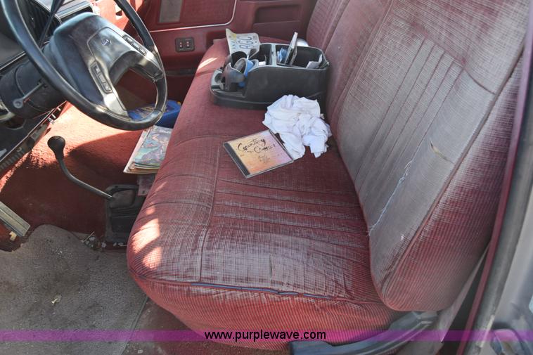 image for item K4435 1988 Ford F250 flatbed pickup truck