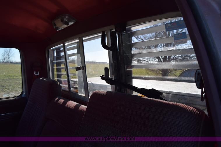 image for item K4435 1988 Ford F250 flatbed pickup truck