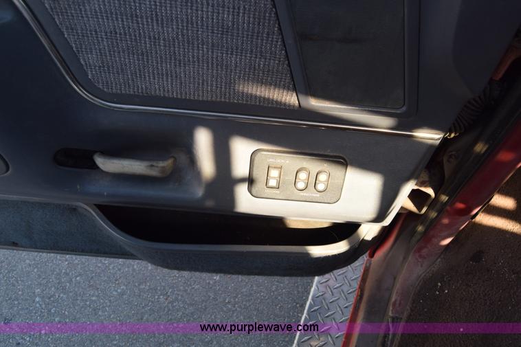 image for item K4435 1988 Ford F250 flatbed pickup truck