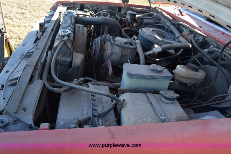 image for item K4435 1988 Ford F250 flatbed pickup truck