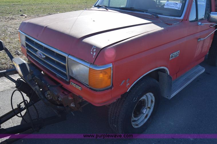 image for item K4435 1988 Ford F250 flatbed pickup truck