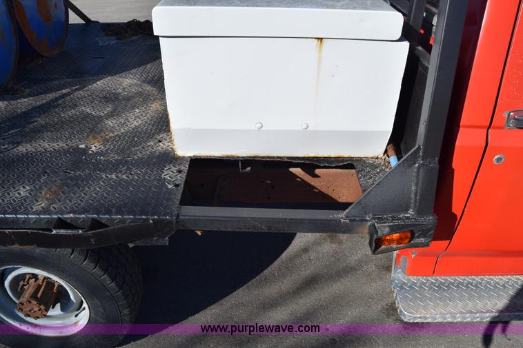 image for item K4435 1988 Ford F250 flatbed pickup truck