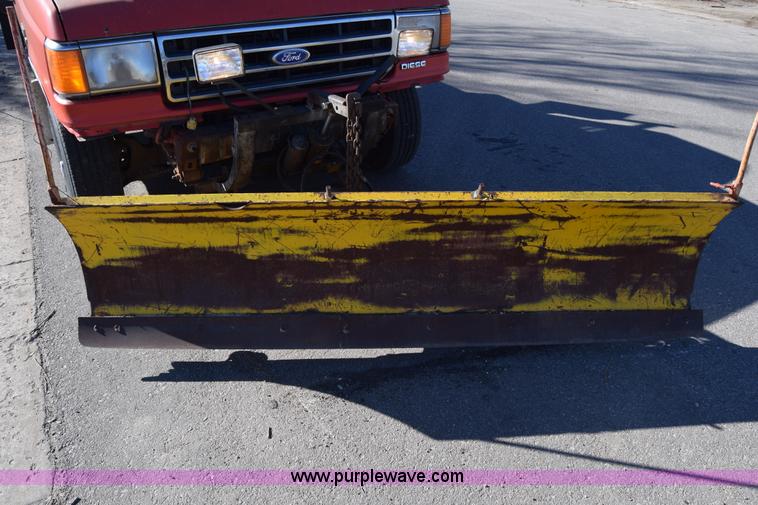 image for item K4435 1988 Ford F250 flatbed pickup truck