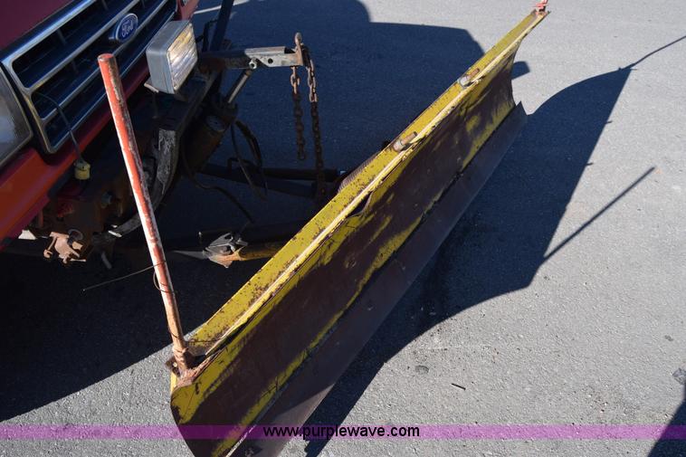 image for item K4435 1988 Ford F250 flatbed pickup truck