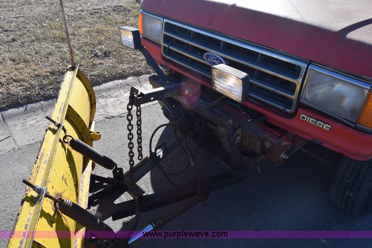 image for item K4435 1988 Ford F250 flatbed pickup truck