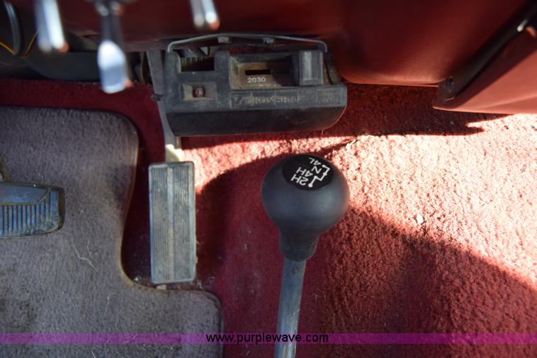 image for item K4435 1988 Ford F250 flatbed pickup truck