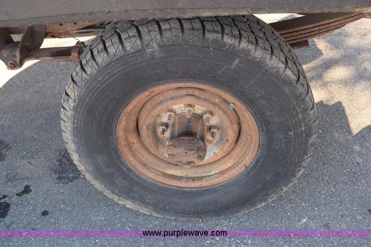 image for item K4435 1988 Ford F250 flatbed pickup truck