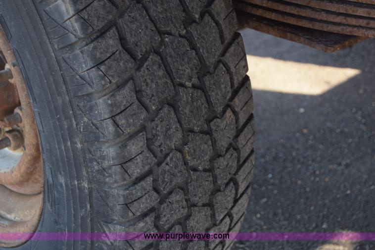 image for item K4435 1988 Ford F250 flatbed pickup truck