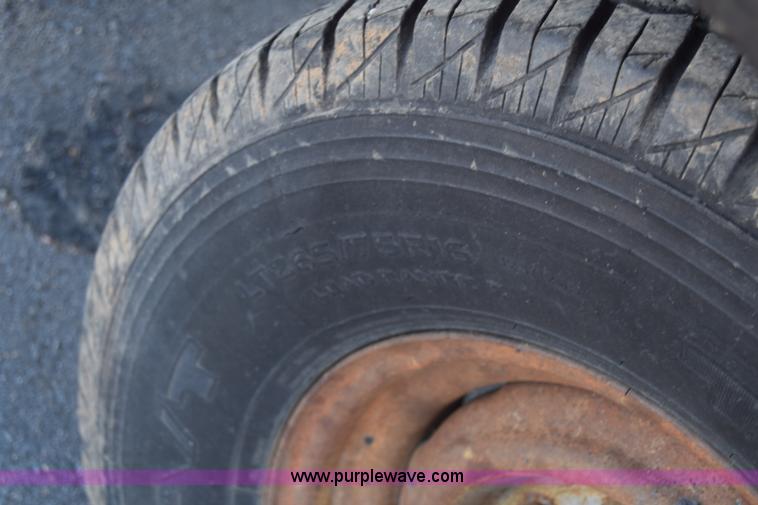 image for item K4435 1988 Ford F250 flatbed pickup truck