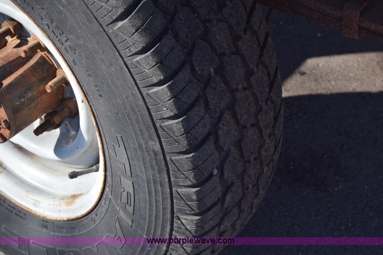 image for item K4435 1988 Ford F250 flatbed pickup truck