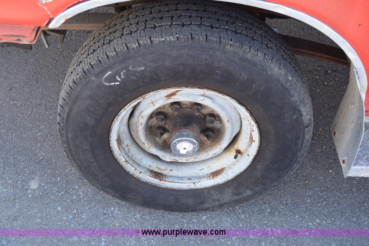 image for item K4435 1988 Ford F250 flatbed pickup truck