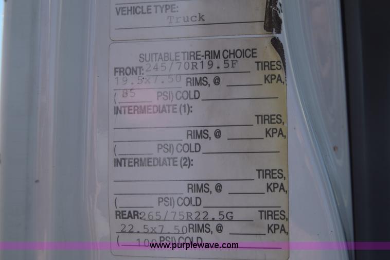 image for item L1061 2003 International 4200 flatbed truck