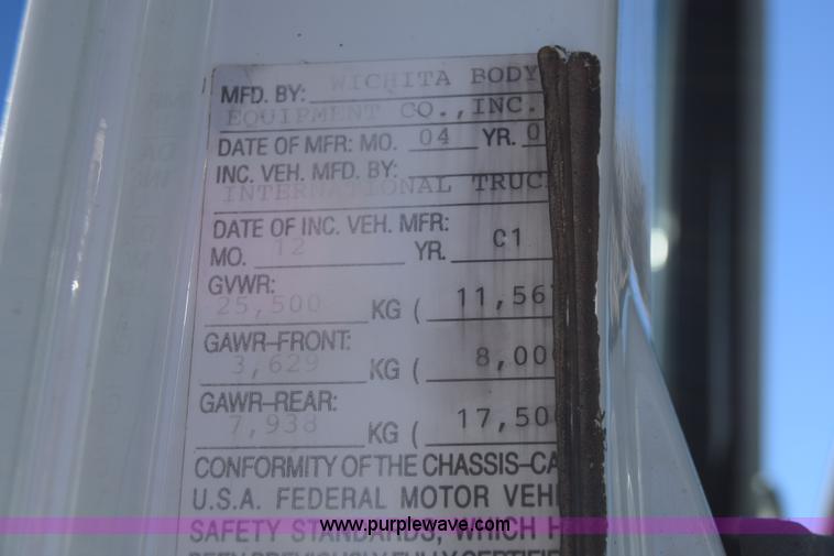 image for item L1061 2003 International 4200 flatbed truck