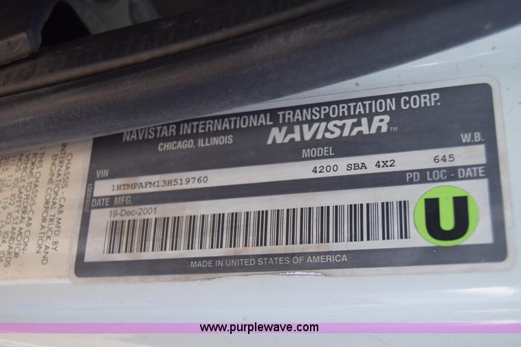 image for item L1061 2003 International 4200 flatbed truck