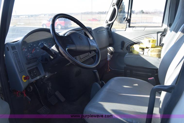 image for item L1061 2003 International 4200 flatbed truck