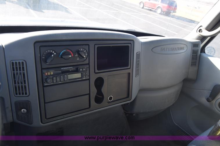 image for item L1061 2003 International 4200 flatbed truck