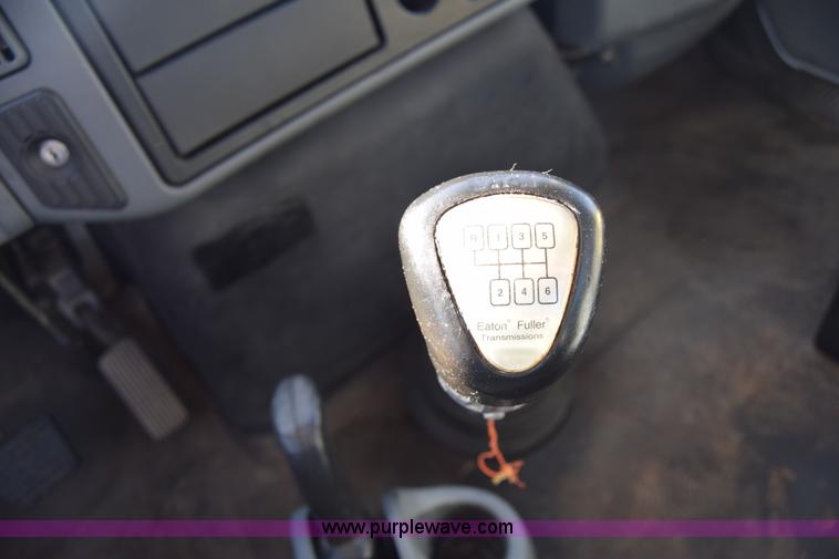 image for item L1061 2003 International 4200 flatbed truck