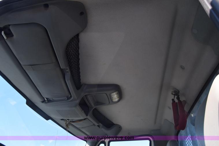 image for item L1061 2003 International 4200 flatbed truck